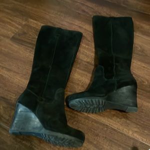 BP black suede boots size 8